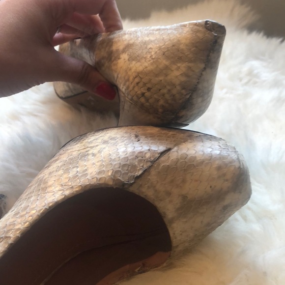 ❗️GET ‘EM OUT MA CLOSET!❗️Vince Camuto Snakeskin - Picture 6 of 6